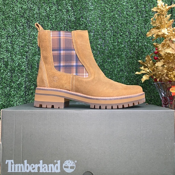 Timberland women’s Courmayeur Valley Chelsea boot - Picture 2 of 8